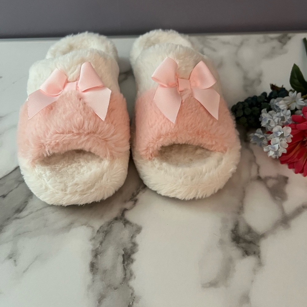 Laura Ashley Open Toe Slippers.!!